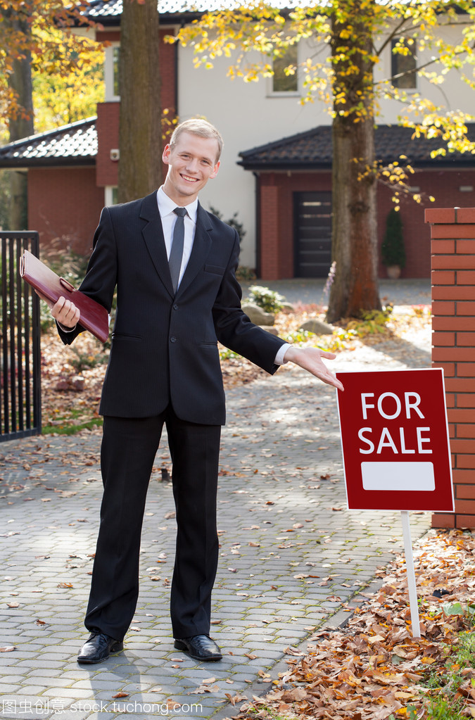 微笑的房地产经纪人 房地产咨询中的专业与温情